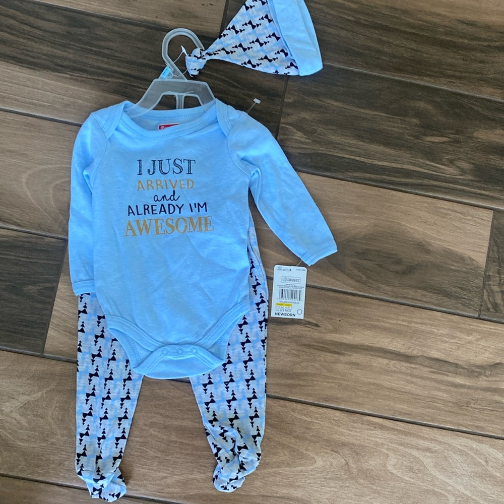 Swiggles NWT baby set 6-9 months